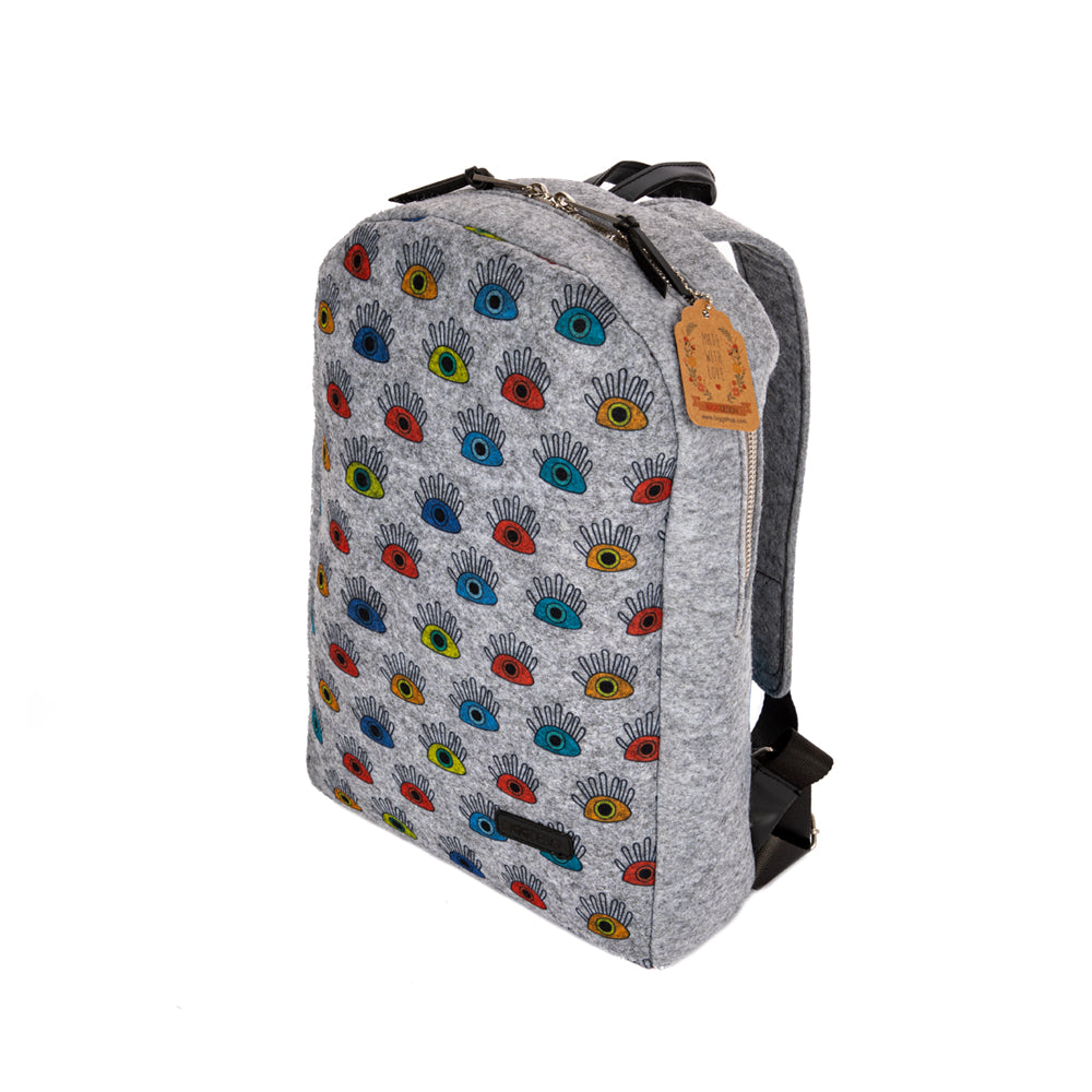 Bunter Biggdesign My Eyes on You Rucksack aus Filz mit fröhlichem Muster, ideal für Schule und Freizeit.